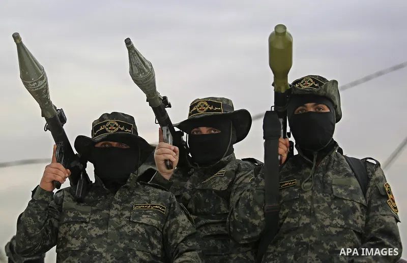 Palestinian Islamic Jihad militants take part in a military show in Khan Younis in the southern Gaza Strip February 15, 2018. Photo by Ashraf Amra