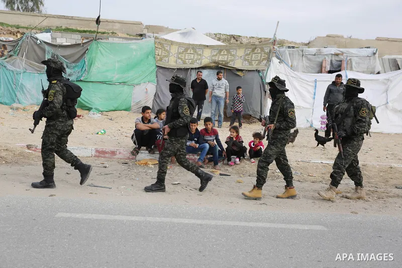 Palestinian Islamic Jihad militants take part in a military show in Khan Younis in the southern Gaza Strip February 15, 2018. Photo by Ashraf Amra