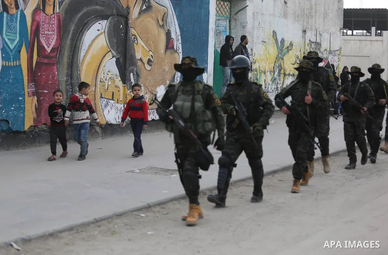 Palestinian Islamic Jihad militants take part in a military show in Khan Younis in the southern Gaza Strip February 15, 2018. Photo by Ashraf Amra