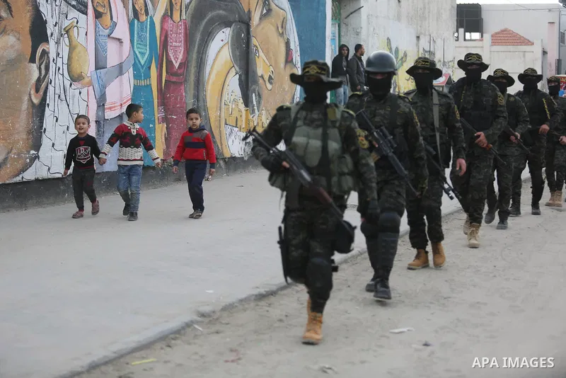 Palestinian Islamic Jihad militants take part in a military show in Khan Younis in the southern Gaza Strip February 15, 2018. Photo by Ashraf Amra
