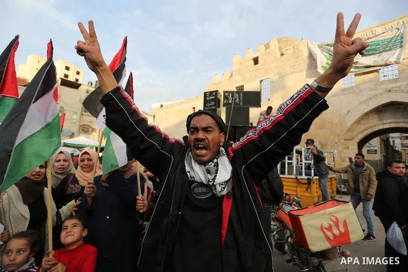 Palestinians take part in a protest calling for better living conditions in Khan Younis in the southern Gaza Strip February 15, 2018. Photo by Ashraf Amra