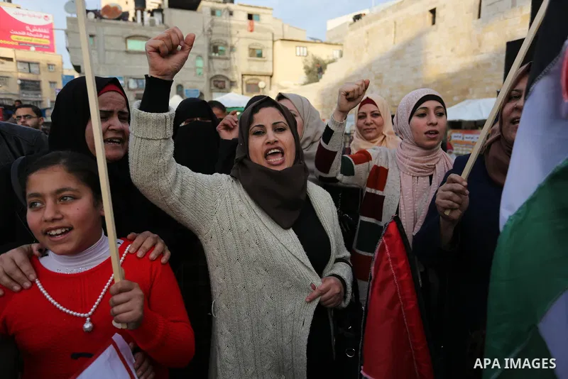 Palestinians take part in a protest calling for better living conditions in Khan Younis in the southern Gaza Strip February 15, 2018. Photo by Ashraf Amra