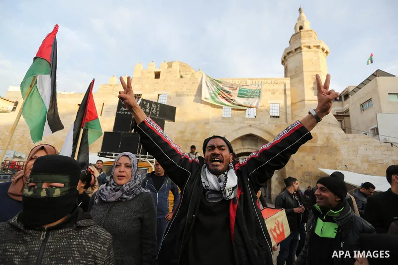 Palestinians take part in a protest calling for better living conditions in Khan Younis in the southern Gaza Strip February 15, 2018. Photo by Ashraf Amra