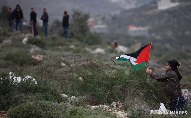 Israeli soldiers and Jewish settlers clashes with Palestinians during protests at the Beta village near the West Bank city of Nablus, 15 February 2018. According to local sources at least five Palestinian were injured du...
