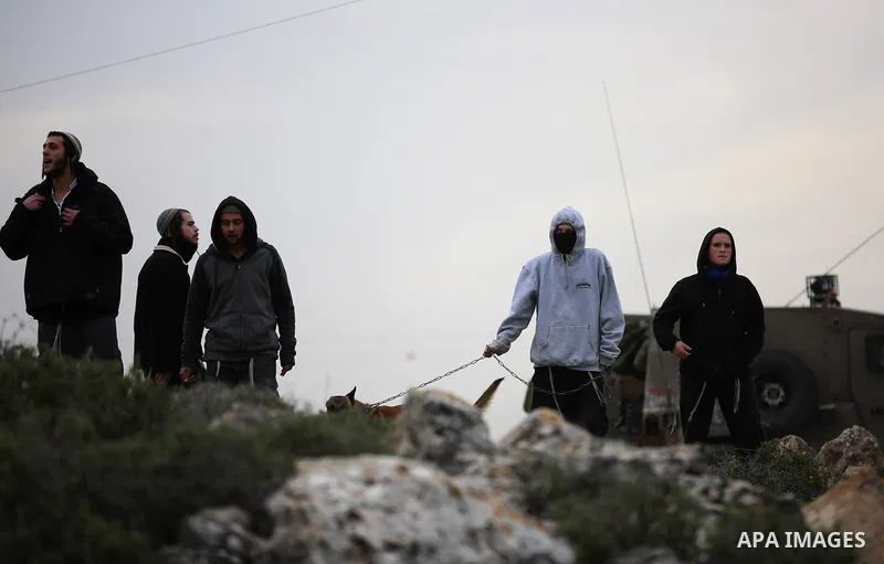 Israeli soldiers and Jewish settlers clashes with Palestinians during protests at the Beta village near the West Bank city of Nablus, 15 February 2018. According to local sources at least five Palestinian were injured du...