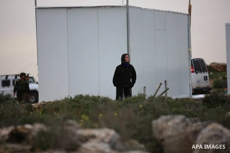 Israeli soldiers and Jewish settlers clashes with Palestinians during protests at the Beta village near the West Bank city of Nablus, 15 February 2018. According to local sources at least five Palestinian were injured du...