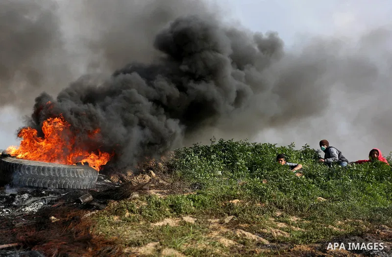 Palestinian protesters clash with Israeli security forces as demonstrations continue over US President Donald Trump's declaration of Jerusalem as Israel's capital near the border with Israel in the southern Gaza Strip Fe...