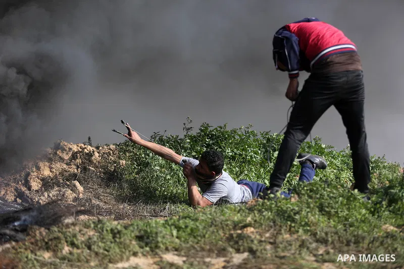Palestinian protesters clash with Israeli security forces as demonstrations continue over US President Donald Trump's declaration of Jerusalem as Israel's capital near the border with Israel in the southern Gaza Strip Fe...