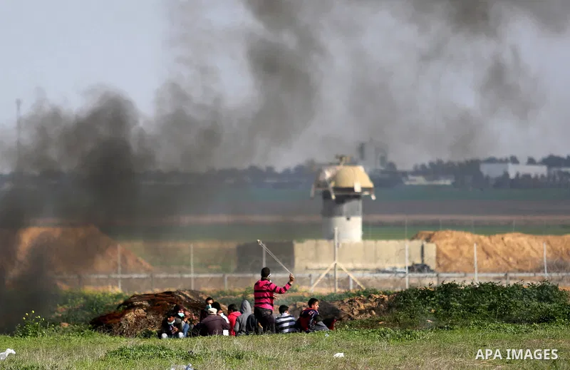 Palestinian protesters clash with Israeli security forces as demonstrations continue over US President Donald Trump's declaration of Jerusalem as Israel's capital near the border with Israel in the southern Gaza Strip Fe...