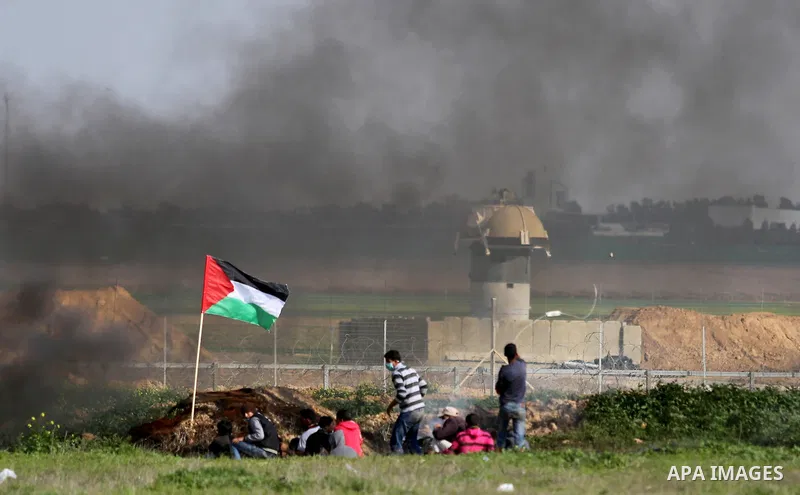 Palestinian protesters clash with Israeli security forces as demonstrations continue over US President Donald Trump's declaration of Jerusalem as Israel's capital near the border with Israel in the southern Gaza Strip Fe...