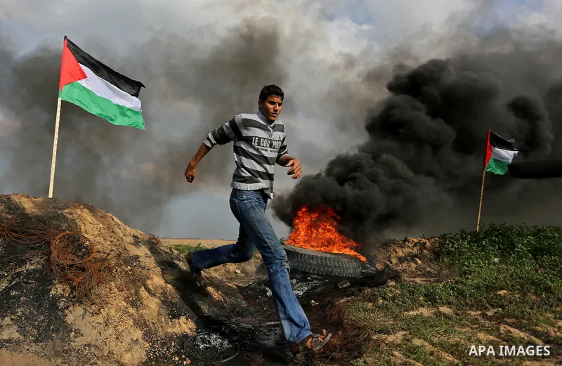Palestinian protesters clash with Israeli security forces as demonstrations continue over US President Donald Trump's declaration of Jerusalem as Israel's capital near the border with Israel in the southern Gaza Strip Fe...