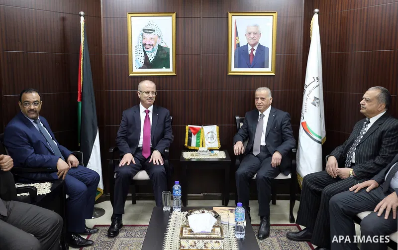 Palestinian Prime Minister, Rami Hamdallah, meets with chief justice, Imad Salim, in the West Bank city of Ramallah on February 18, 2018. Photo by Prime Minister Office