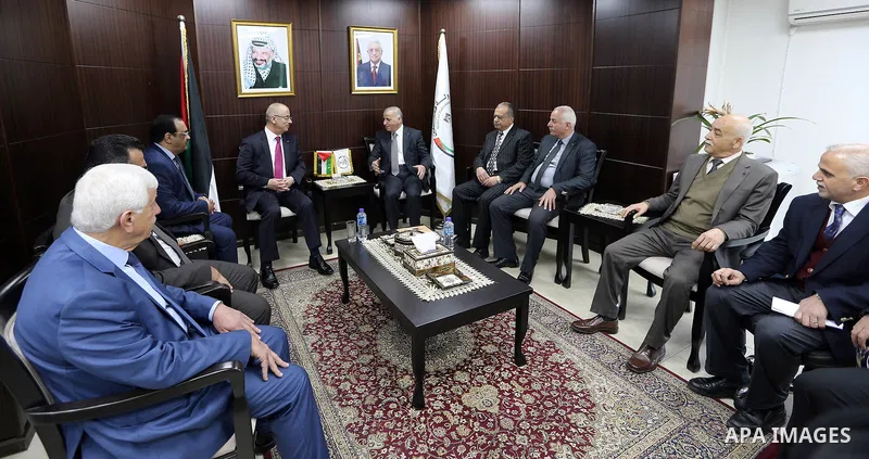 Palestinian Prime Minister, Rami Hamdallah, meets with chief justice, Imad Salim, in the West Bank city of Ramallah on February 18, 2018. Photo by Prime Minister Office