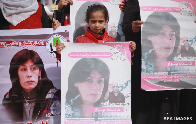 Palestinians take part in a protest to show solidarity with Palestinian prisoners held in Israeli jails, in front of Red cross office in Gaza city on February 19, 2018. Photo by Mahmoud Ajour