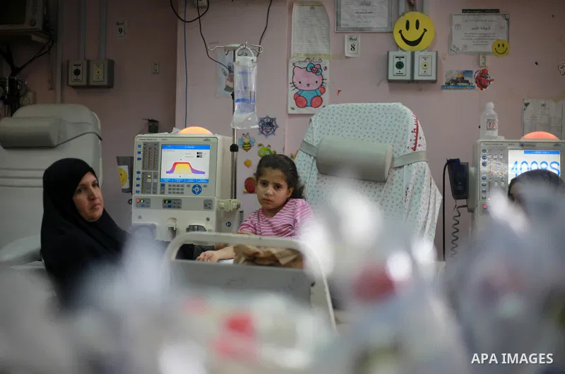 A Palestinian patient undergos kidney dialysis at Al-Rantisi hospital in Gaza city on February 19, 2018. A senior United Nations official in January warned the Palestinian coastal enclave of the Gaza Strip was on the ver...