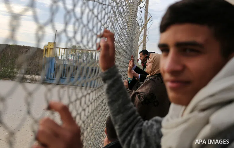 Palestinians wait for their relatives to return into Gaza after the Egyptian Authority opened the Rafah Border Crossing for one day, in the southern Gaza Strip February 19, 2018. Photo by Ashraf Amra
