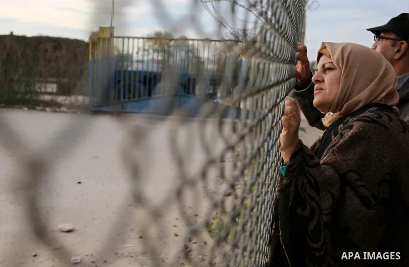 Palestinians wait for their relatives to return into Gaza after the Egyptian Authority opened the Rafah Border Crossing for one day, in the southern Gaza Strip February 19, 2018. Photo by Ashraf Amra