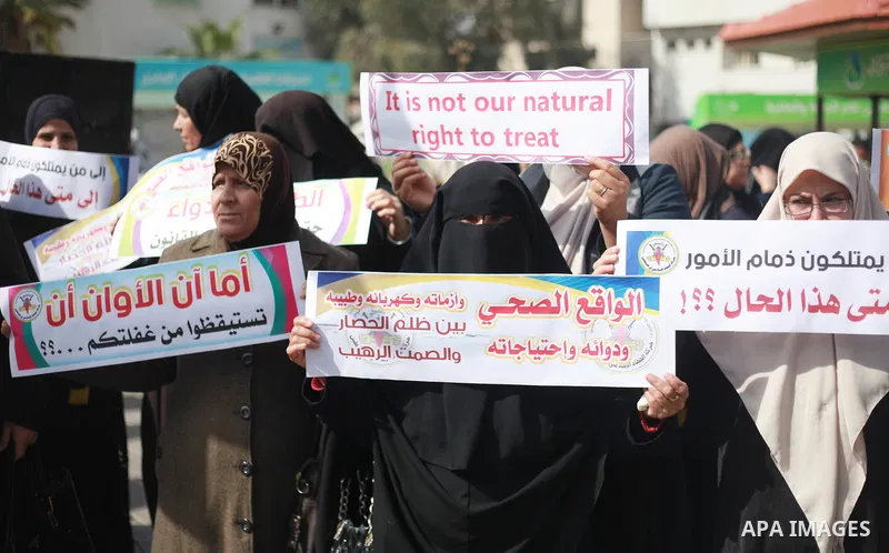 Palestinian supporters of Islamic Jihad take part in a protest against the siege on the Gaza Strip and deterioration of health conditions, at al-Shifa hospital in Gaza City on February 20, 2018. Photo by Mahmoud Ajour