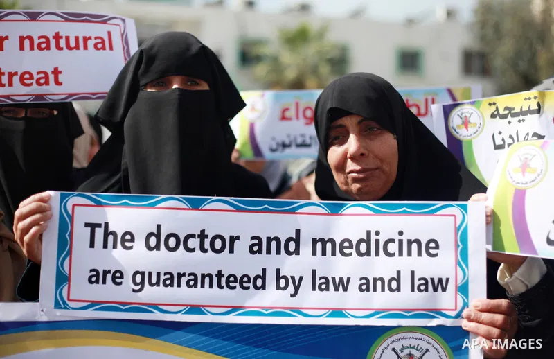 Palestinian supporters of Islamic Jihad take part in a protest against the siege on the Gaza Strip and deterioration of health conditions, at al-Shifa hospital in Gaza City on February 20, 2018. Photo by Mahmoud Ajour