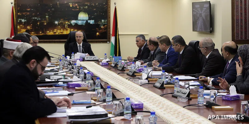Palestinian Prime Minister, Rami Hamdallah, chairs a meeting of minister council, in the West bank city of Ramallah, on February 20, 2018. Photo by Prime Minister Office
