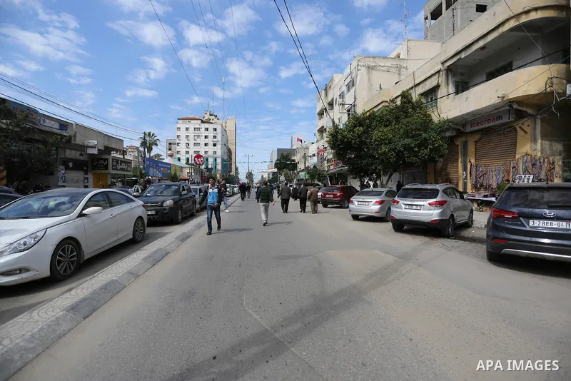 Palestinians walk at street in Gaza City on February 20, 2018 during a traffic jam caused by a general strike to protest the humanitarian situation in Gaza. Photo by Ashraf Amra