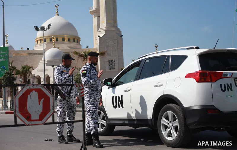 Palestinian policemen stand checkpoints during a traffic drill organized by the Ministry of the Interior in Gaza City, on February 21, 2018. Photo by Mahmoud Ajour