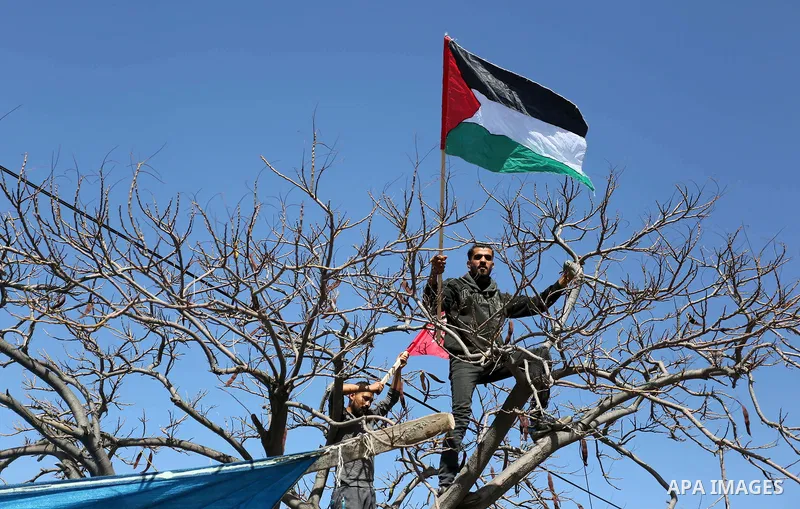 Palestinian supporters of the Democratic Front for the Liberation of Palestine (DFLP) take part in a rally marking the 49th anniversary of DFLP foundation in Gaza city on February 22, 2018. Photo by Ashraf Amra