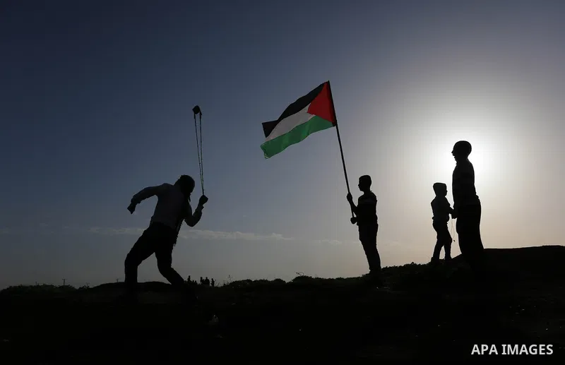 Palestinian protesters clash with Israeli security forces near the border fence with Israel, east of Gaza City on February 23, 2018. Photo by Ashraf Amra
