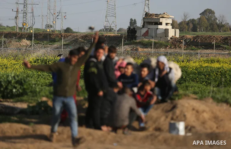 Palestinian protesters clash with Israeli security forces near the border fence with Israel, east of Gaza City on February 23, 2018. Photo by Ashraf Amra