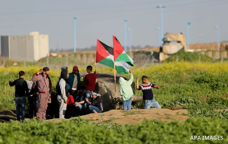 Palestinian protesters clash with Israeli security forces near the border fence with Israel, east of Gaza City on February 23, 2018. Photo by Ashraf Amra