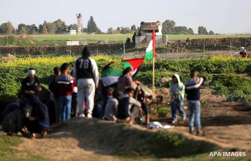 Palestinian protesters clash with Israeli security forces near the border fence with Israel, east of Gaza City on February 23, 2018. Photo by Ashraf Amra