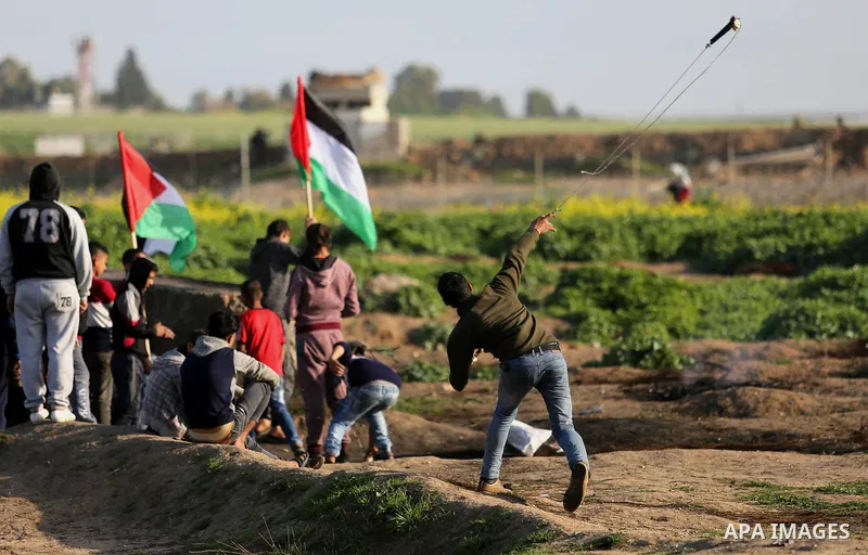 Palestinian protesters clash with Israeli security forces near the border fence with Israel, east of Gaza City on February 23, 2018. Photo by Ashraf Amra