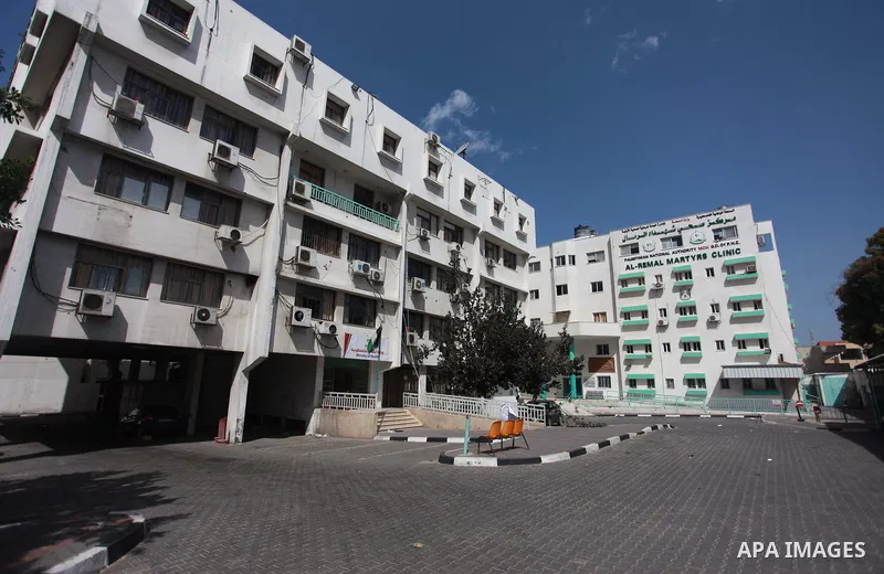 A general views shows the closed gates of the Ministry of Health during a general strike for government ministries in Gaza City on February 26, 2018. Photo by Mahmoud Ajour