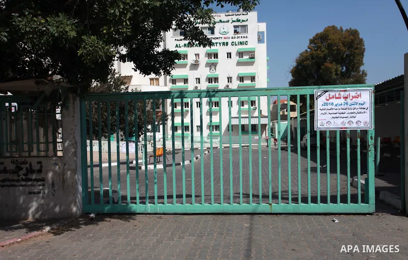 A general views shows the closed gates of the Ministry of Health during a general strike for government ministries in Gaza City on February 26, 2018. Photo by Mahmoud Ajour