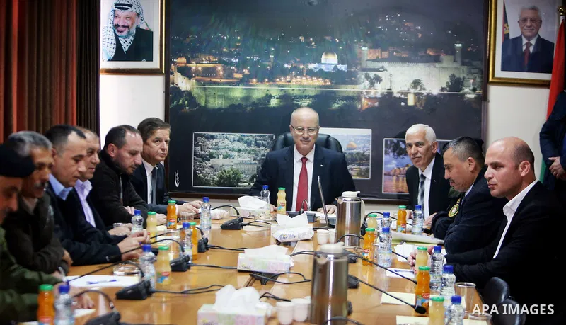 Palestinian Prime Minister Rami Hamdallah meets with Governor of Hebron Kamel Hamid and security chiefs during his visiting on February 26, 2018 in the West Bank city of Hebron. Photo by Prime Minister Office