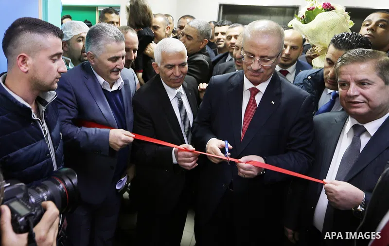 Palestinian Prime Minister Rami Hamdallah opens the intensive care unit at Hebron governmental hospital during his visiting on February 26, 2018 in the West Bank city of Hebron. Photo by Prime Minister Office