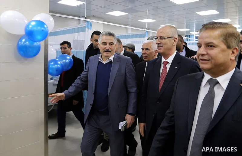 Palestinian Prime Minister Rami Hamdallah opens the intensive care unit at Hebron governmental hospital during his visiting on February 26, 2018 in the West Bank city of Hebron. Photo by Prime Minister Office