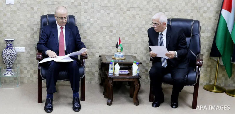 Palestinian Prime Minister Rami Hamdallah meets with Governor of Hebron Kamel Hamid during his visiting on February 26, 2018 in the West Bank city of Hebron. Photo by Prime Minister Office