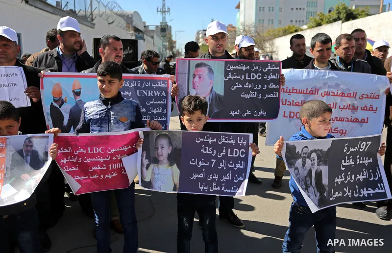 Palestinians take part in a protest against a U.S. decision to cut aid, in front of the headquarters United Nations Relief and Works Agency (UNRWA) in Gaza city on February 28, 2018. Photo by Ashraf Amra