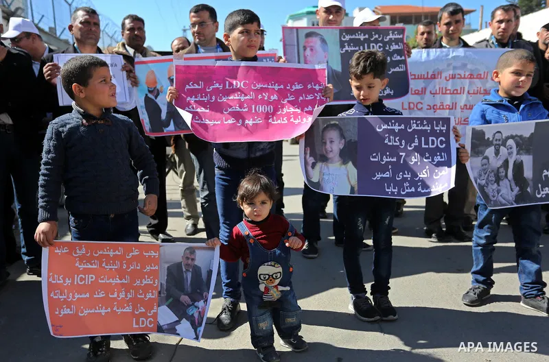 Palestinians take part in a protest against a U.S. decision to cut aid, in front of the headquarters United Nations Relief and Works Agency (UNRWA) in Gaza city on February 28, 2018. Photo by Ashraf Amra