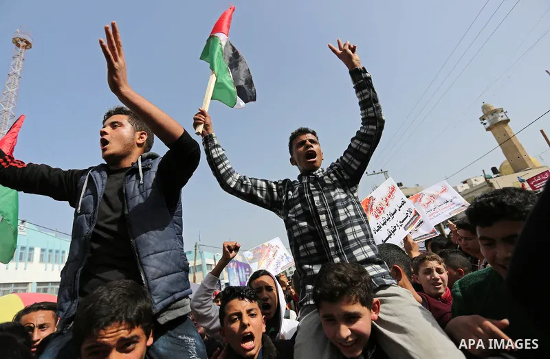 Palestinians take part in a protest against a U.S. decision to cut aid, in Jabalia in the northern Gaza Strip on March 1, 2018. Photo by Ashraf Amra