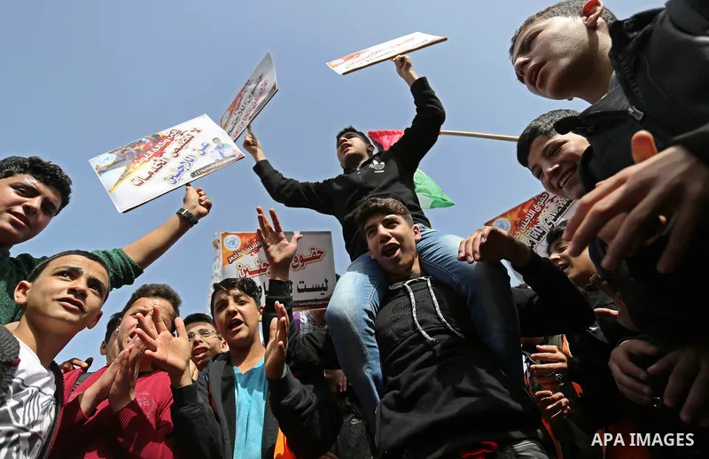 Palestinians take part in a protest against a U.S. decision to cut aid, in Jabalia in the northern Gaza Strip on March 1, 2018. Photo by Ashraf Amra