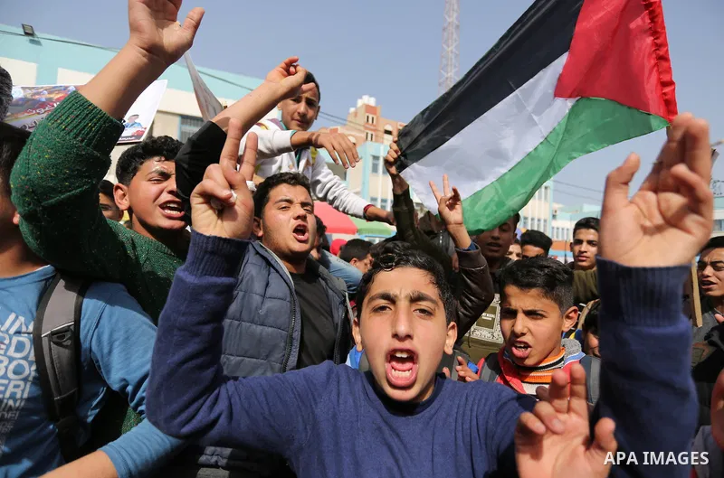 Palestinians take part in a protest against a U.S. decision to cut aid, in Jabalia in the northern Gaza Strip on March 1, 2018. Photo by Ashraf Amra