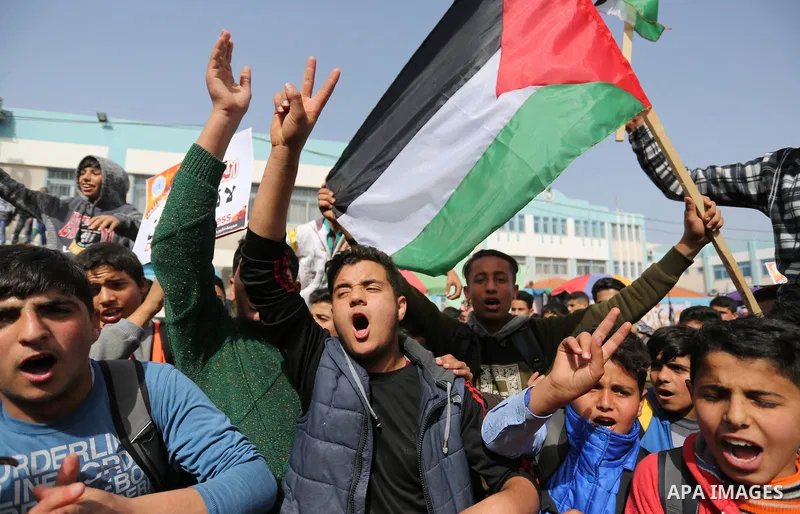 Palestinians take part in a protest against a U.S. decision to cut aid, in Jabalia in the northern Gaza Strip on March 1, 2018. Photo by Ashraf Amra