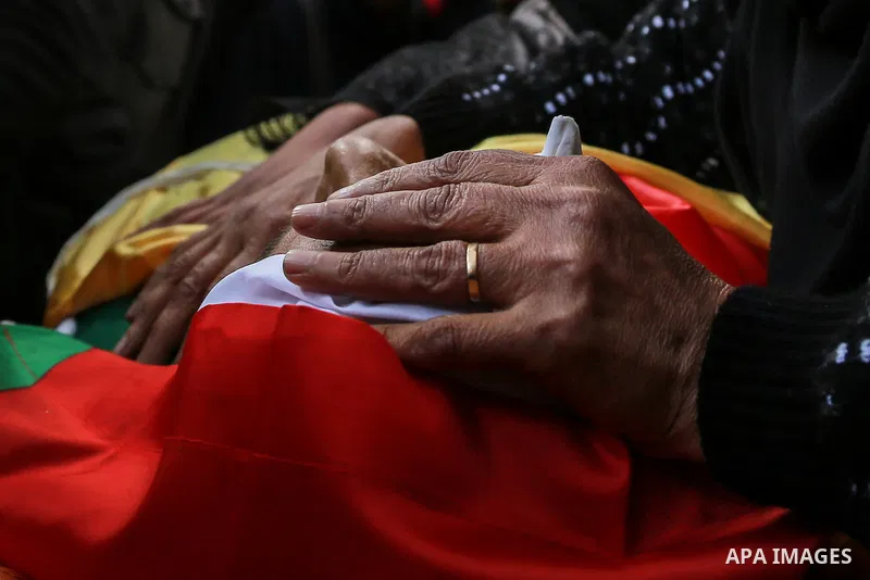 Relatives of Palestinian farmer, Mohamad Abu Jamea, mourn during his funeral in Khan Younis, in the southern Gaza Strip March 4, 2018. Photo by Mohammed Dahman