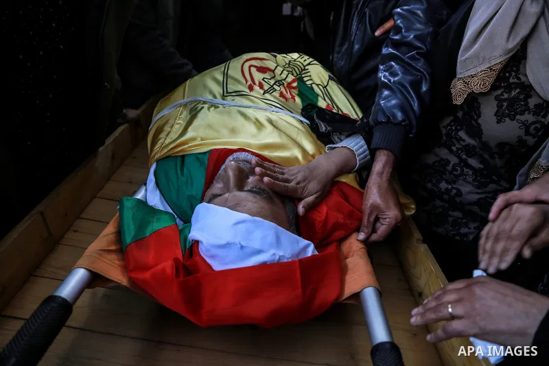 Relatives of Palestinian farmer, Mohamad Abu Jamea, mourn during his funeral in Khan Younis, in the southern Gaza Strip March 4, 2018. Photo by Mohammed Dahman