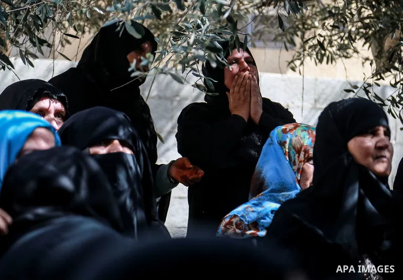 Relatives of Palestinian farmer, Mohamad Abu Jamea, mourn during his funeral in Khan Younis, in the southern Gaza Strip March 4, 2018. Photo by Mohammed Dahman