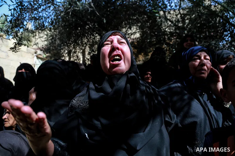 Relatives of Palestinian farmer, Mohamad Abu Jamea, mourn during his funeral in Khan Younis, in the southern Gaza Strip March 4, 2018. Photo by Mohammed Dahman