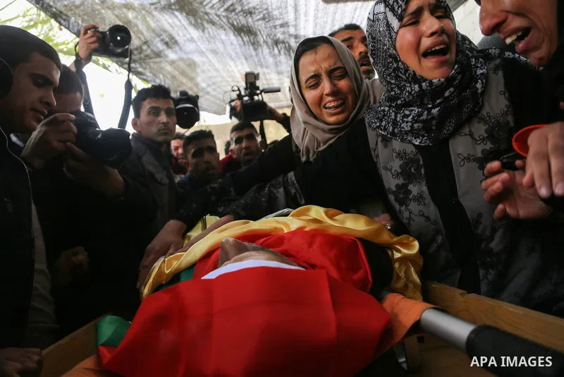 Relatives of Palestinian farmer, Mohamad Abu Jamea, mourn during his funeral in Khan Younis, in the southern Gaza Strip March 4, 2018. Photo by Mohammed Dahman