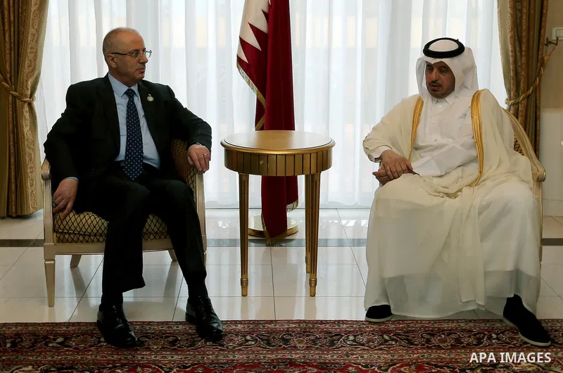 Palestinian Prime Minister Rami Hamdallah meets with Qatari counterpart Abdullah bin Nasser bin Khalifa Al Thani, in Algiers, Algeria on March 7, 2018. Photo by Prime Minister Office